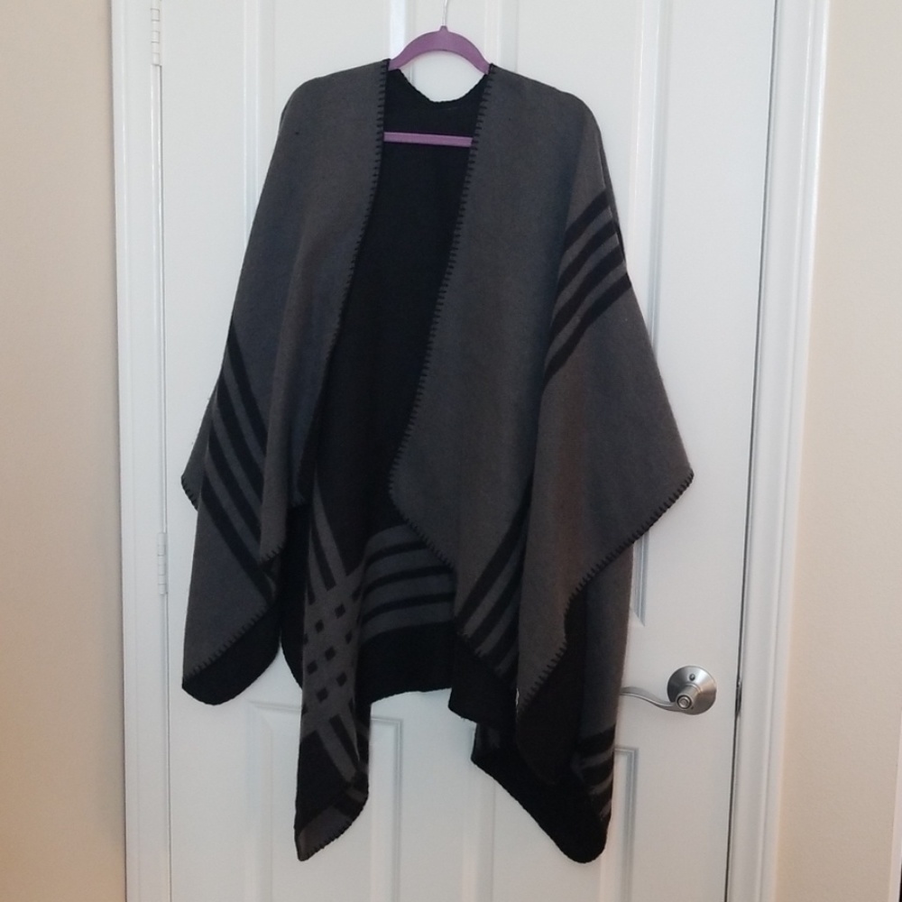 BB DAKOTA X FAB FIT FUN PONCHO